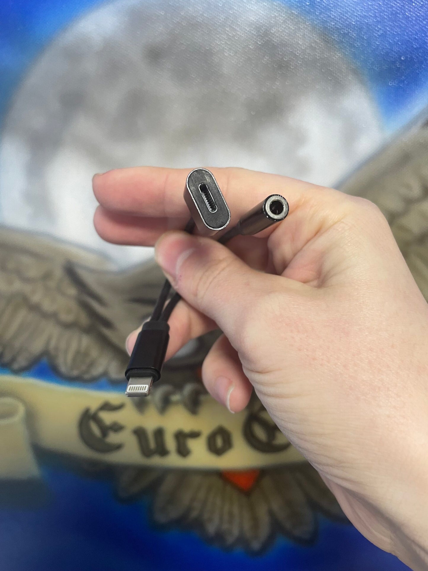 2-in-1 Headphone Audio Adapter - Lightning to AUX